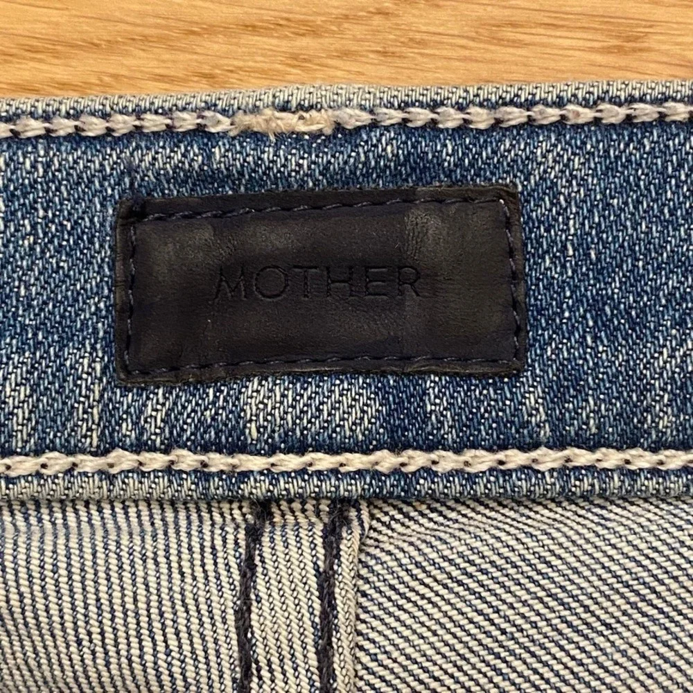 MOTHER The Rascal Ankle Chew Jeans Learning to Hula Distressed Straight Crop 26